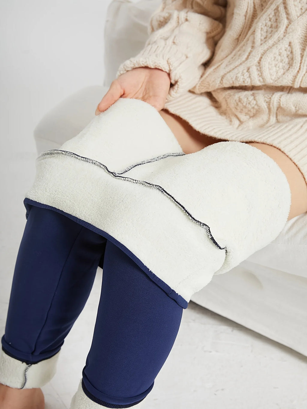 High-Waist Fleece-Lined Leggings for Women in Winter image 17