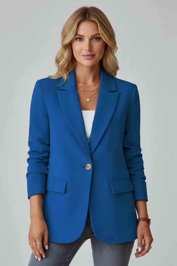 Woman wearing a tailored blazer with jeans, highlighting the classic office-ready fit